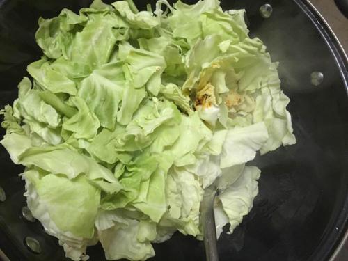 【干锅手撕卷心菜】