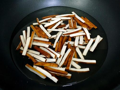 【香干炒蒜苔】