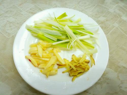 【红椒炒肚丝】