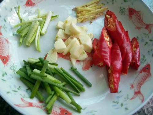 【蒜香葱油基围虾】