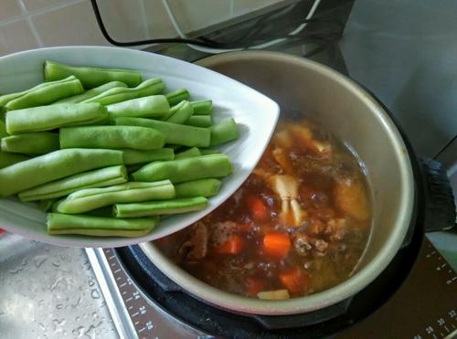 【高压锅炖排骨】