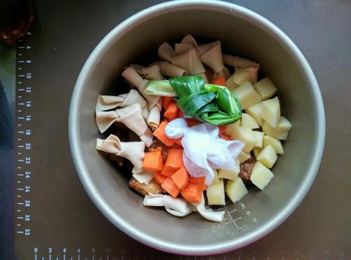 【高压锅炖排骨】