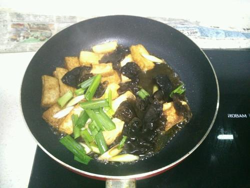 【木耳烧豆腐】