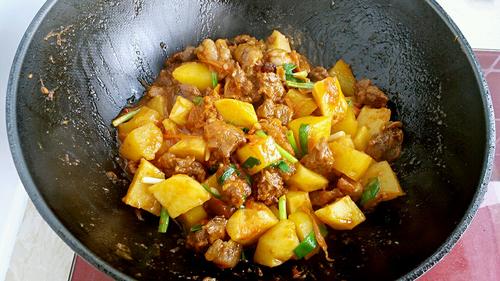 【番茄土豆烧牛腩】