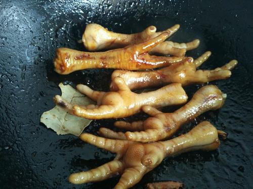 【秘制红烧鸡爪】