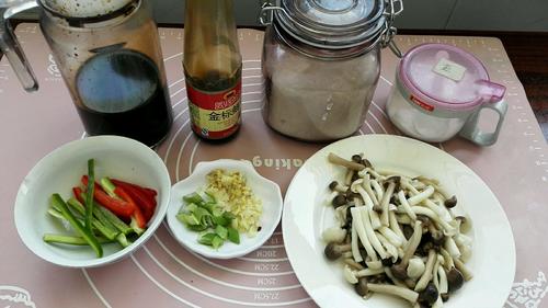 【双椒炒蟹味菇】