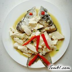 鱼头炖豆腐（幼儿食谱）的做法