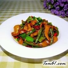 青椒爆肥肠的做法