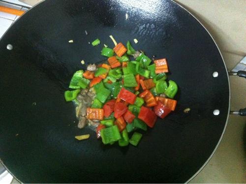 【彩椒炒鸡心】