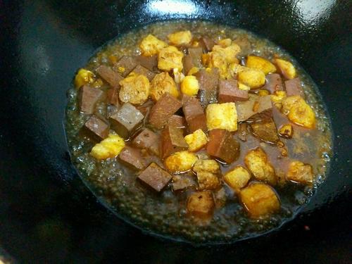 【鸭血烧油豆腐】