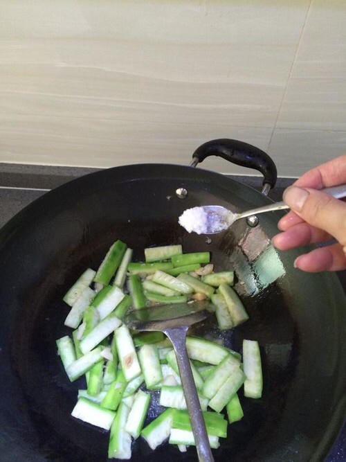 【丝瓜炒鸡蛋】