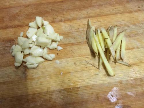 【干锅手撕卷心菜】