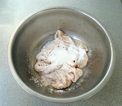 【青椒爆肥肠】