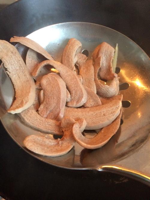 【秘制红汤猪腰】