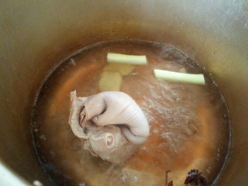 【红椒炒肚丝】