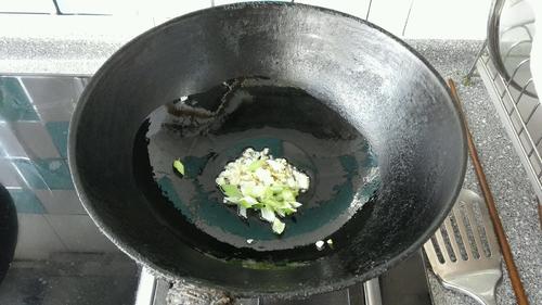 【双椒炒蟹味菇】