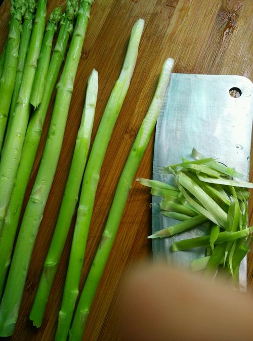 【芦笋炒木耳】