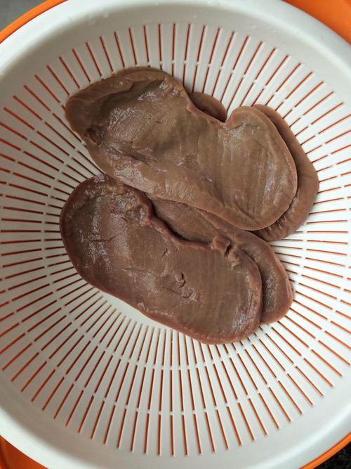 【秘制红汤猪腰】