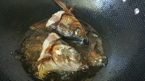 【鱼头炖豆腐（幼儿食谱）】