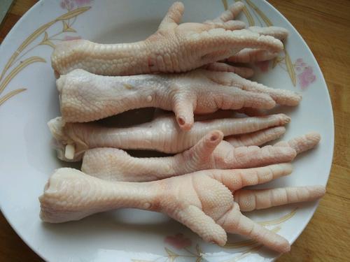 【秘制红烧鸡爪】