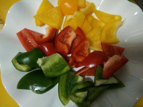 【彩椒炒鸡肉】