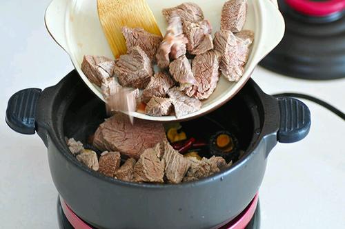 【红焖牛肉】