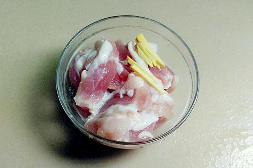 【肉片炒鸡腿菇】