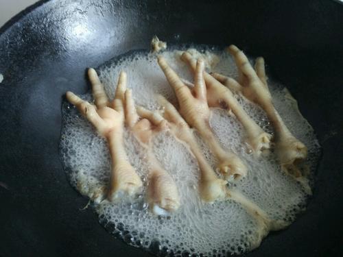 【秘制红烧鸡爪】