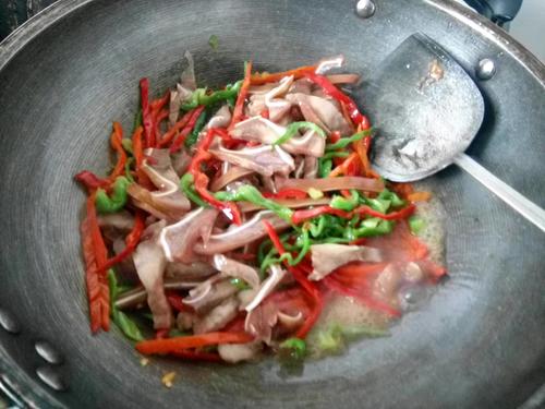 【辣椒猪耳朵】