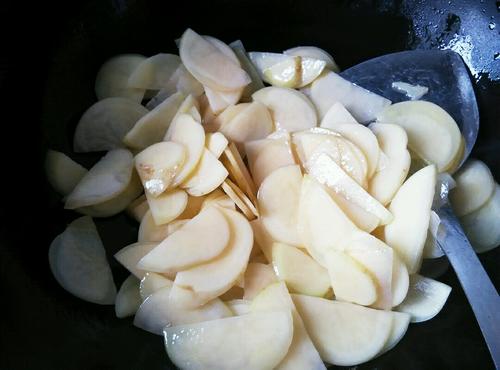 【红烧土豆片】