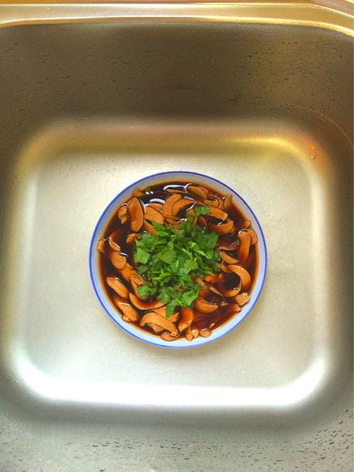 【秘制红汤猪腰】