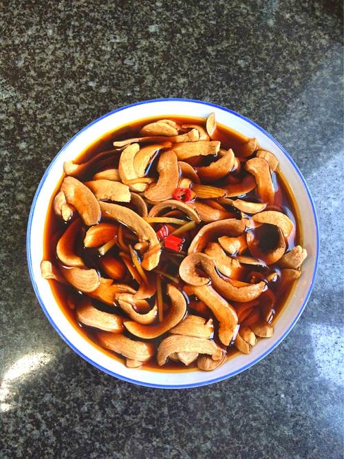 【秘制红汤猪腰】