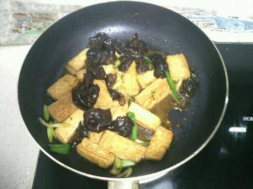 【木耳烧豆腐】