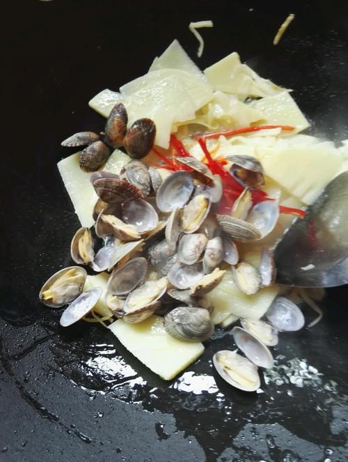 【酸笋炒花蛤】