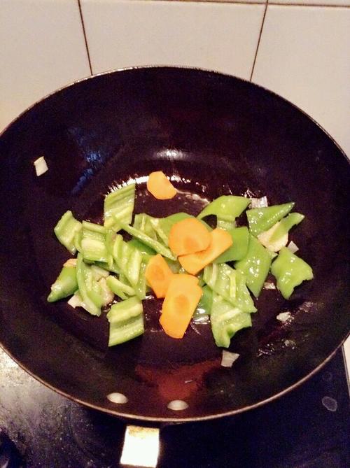 【青椒炒羊血】