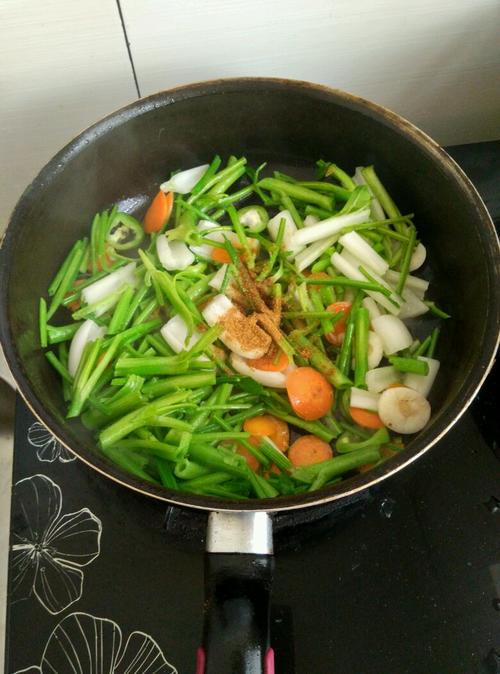 【菠菜烩丸子】