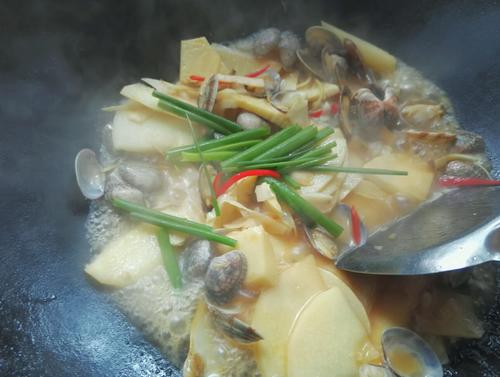 【酸笋炒花蛤】