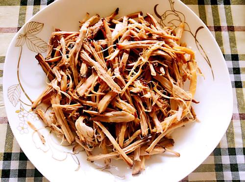 【香辣干炸肉丝】