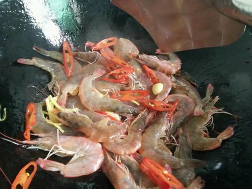 【蒜香葱油基围虾】