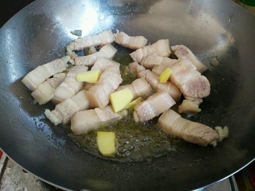 【栗子红烧肉】