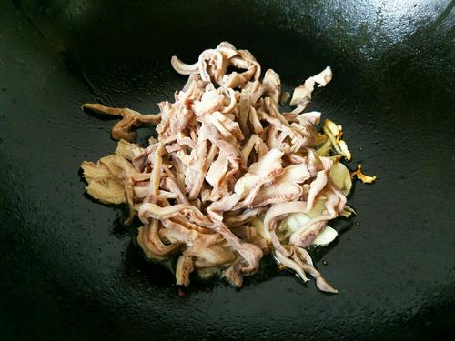 【红椒炒肚丝】