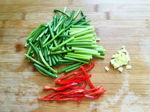 【香干炒蒜苔】