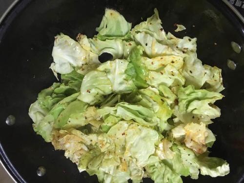 【干锅手撕卷心菜】