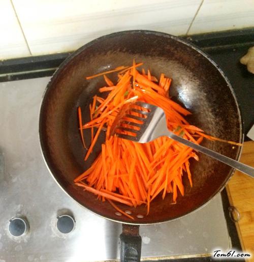 【胡萝卜火腿肠/宫子城】