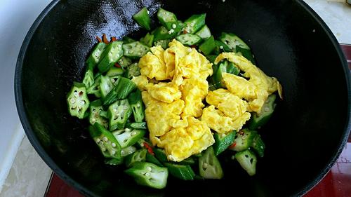 【秋葵炒鸡蛋】
