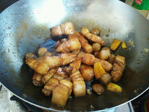 【栗子红烧肉】