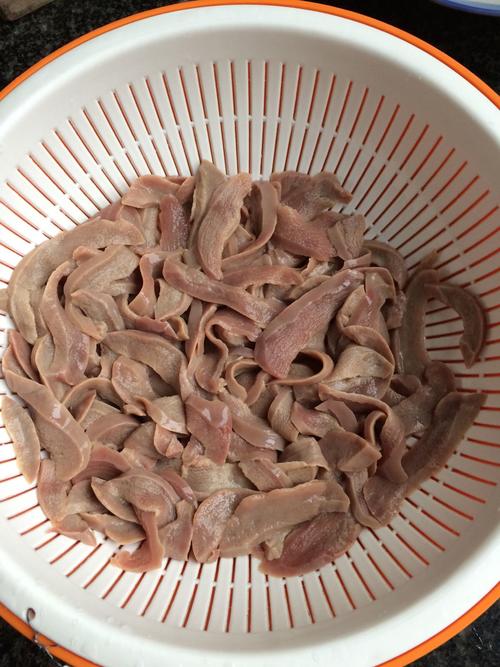 【秘制红汤猪腰】