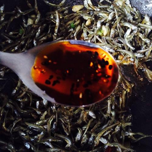 【辣炒小鱼干】