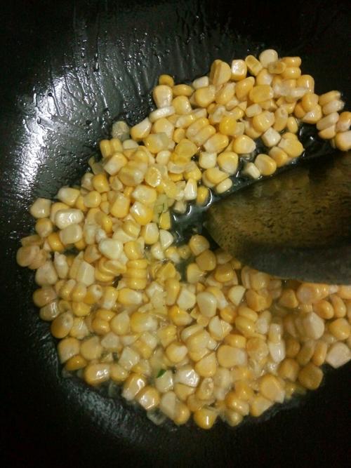 【火腿炒玉米】