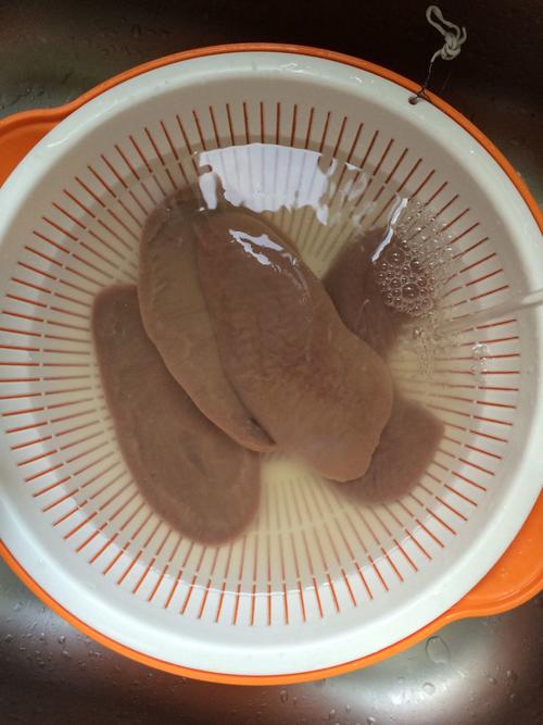 【秘制红汤猪腰】